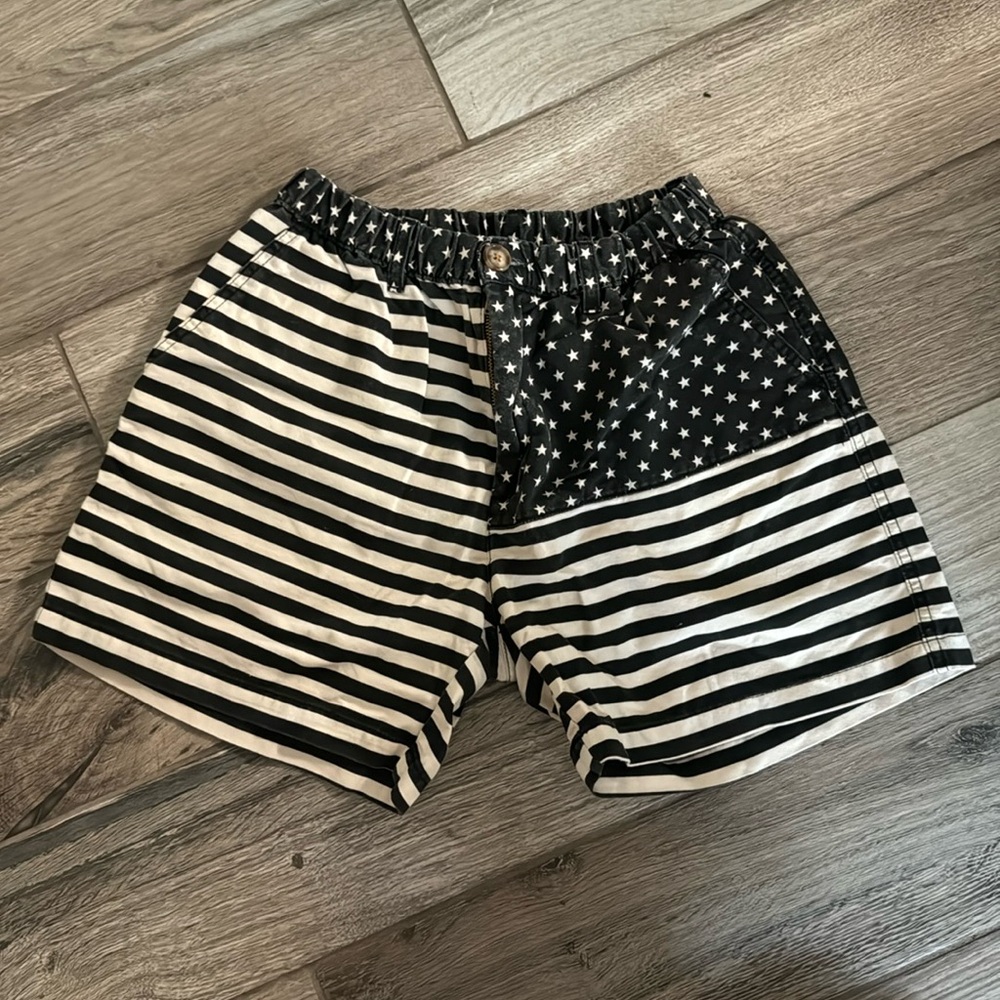 Chubbies Men’s Black And White American Flag USA Shorts